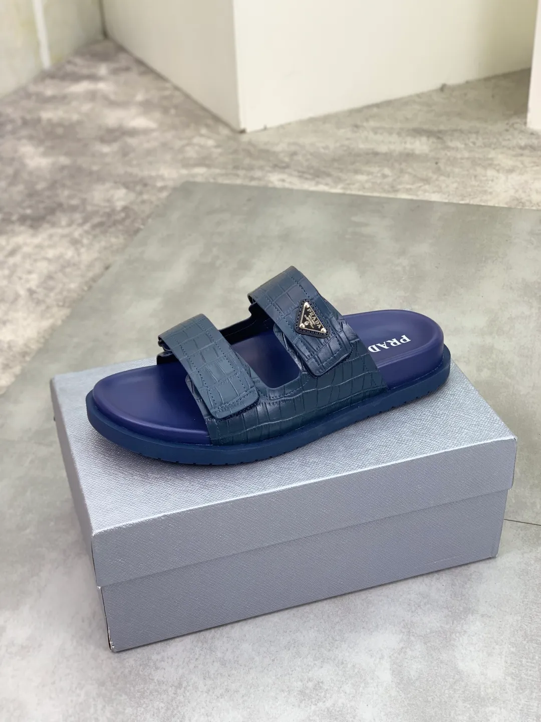 Men's shoes 💰P340💰【New style】🎁🎁🎁 PRADA Prada's new casual slippers, original official website, perfect workmanship, transmitting a kind of noble luxury, sublimating its definition of luxury in Prada's high-end extraordinary craftsmanship. Original combination outsole, code number: 38-44 (45 customized) Multiple colors 🉑️ to choose from